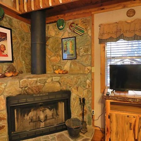 הלן Oktoberfest Themed Cabin In Woods Stream #14 מראה חיצוני תמונה