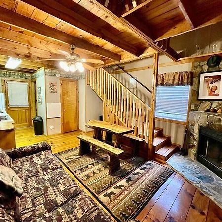הלן Oktoberfest Themed Cabin In Woods Stream #14 מראה חיצוני תמונה
