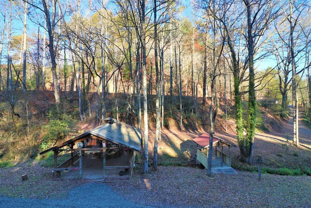 הלן Oktoberfest Themed Cabin In Woods Stream #14 מראה חיצוני תמונה