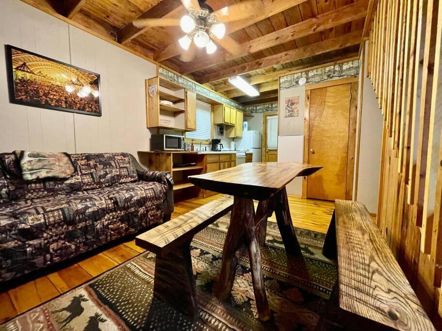 הלן Oktoberfest Themed Cabin In Woods Stream #14 מראה חיצוני תמונה