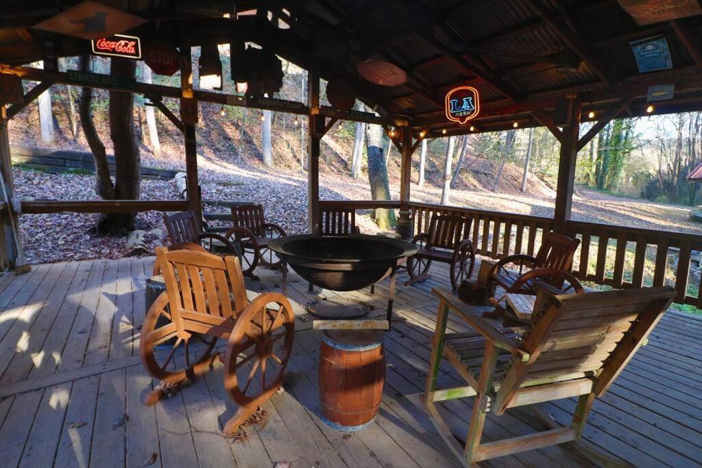 הלן Oktoberfest Themed Cabin In Woods Stream #14 מראה חיצוני תמונה