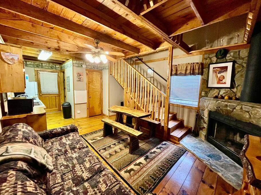 הלן Oktoberfest Themed Cabin In Woods Stream #14 מראה חיצוני תמונה